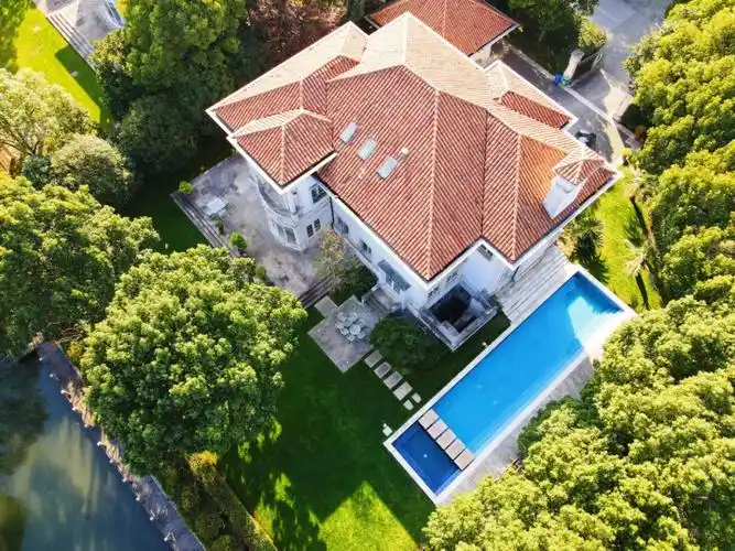 小区总价最低上海世茂佘山庄园别墅占地3亩