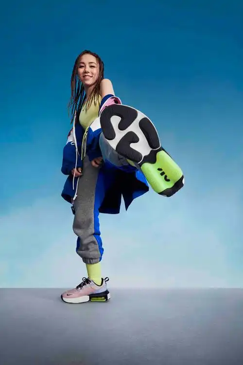 e.m.邓紫棋演绎全新nike air max verona系列