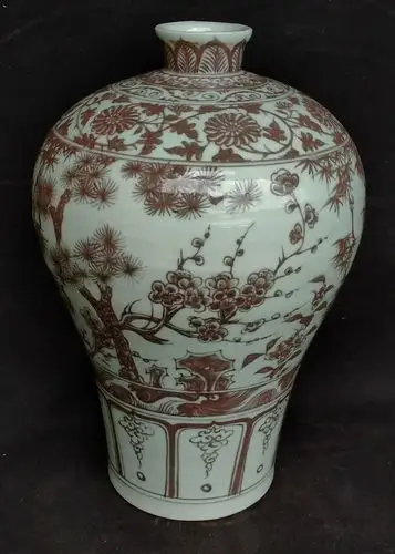 明洪武:釉里红岁寒三友图梅瓶.高35cm口径6.3cm足径12.