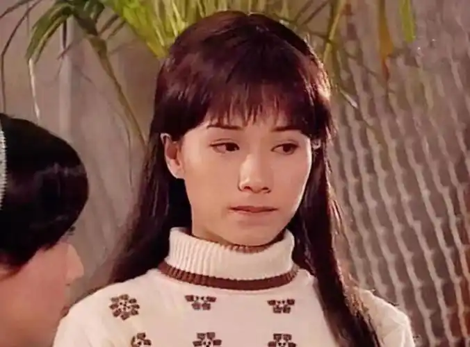 《难兄难弟》,张可颐在其中饰演陈宝珠一角,也凭借陈宝珠获得"千禧年