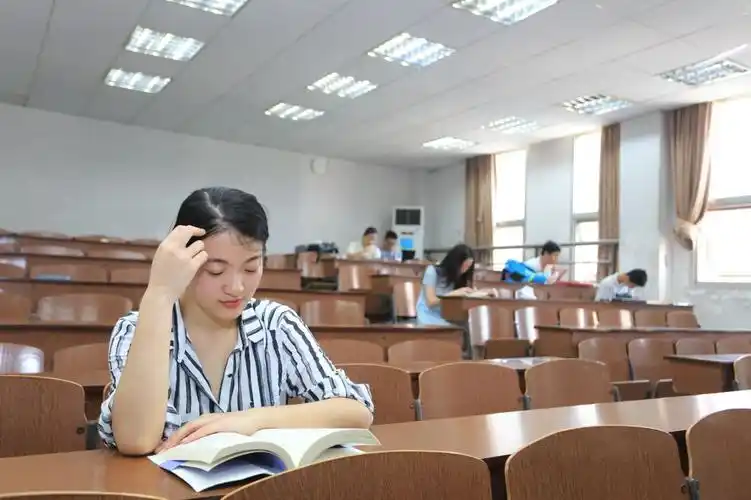 分享并邀请你的好友一起参加"有人读书",让读书被看见,让你的城市看见