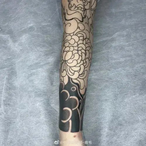 老传统花臂小臂纹身