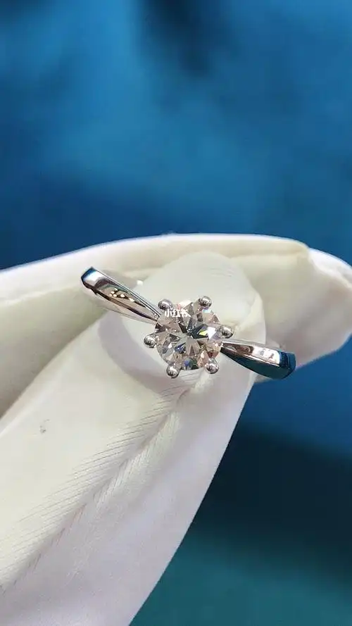 经典六爪钻戒50分钻戒