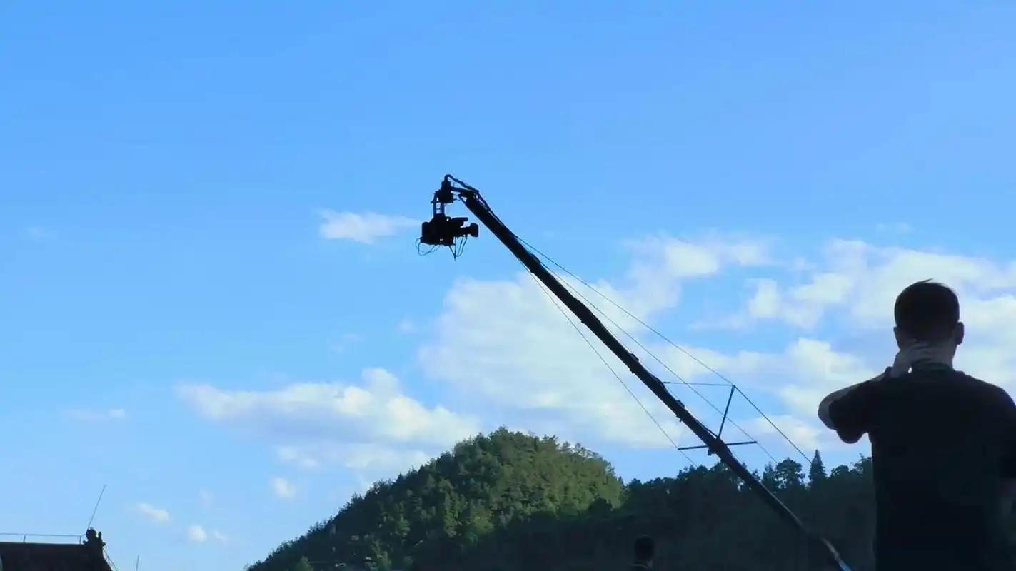 晒晒电视摇臂摄像机,帅呆了