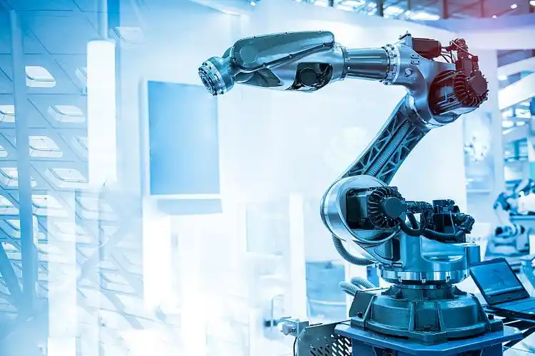 自动化工业机器人机器人工作在智能工厂,工业4.0和技术概念图片下载