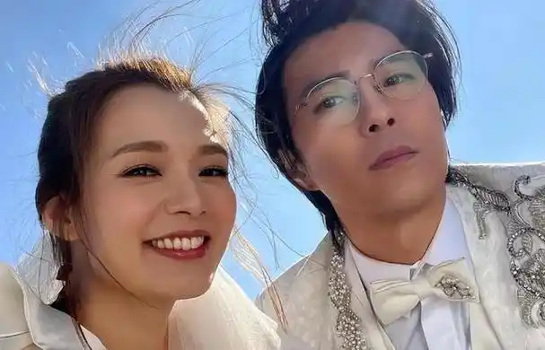 吕慧仪与张景淳官宣恋情!戴情侣戒指甜蜜背后抱,如胶似漆太腻歪