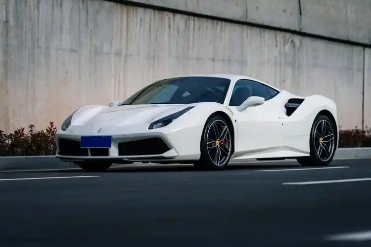 法拉利488gtb原版原漆2万多公里带车衣,三大件齐全,车队徽标