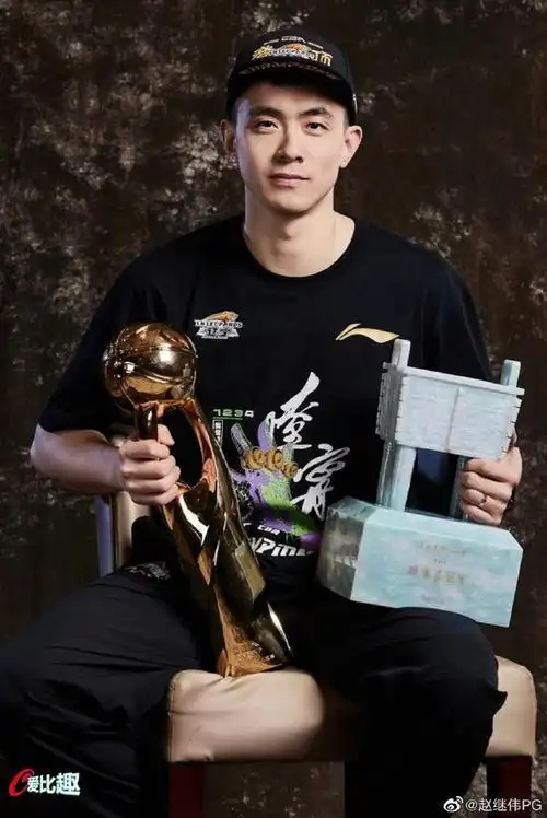 赵继伟晒出辽宁男篮冠军写真:卸下了所有疲惫和委屈,一切都值了