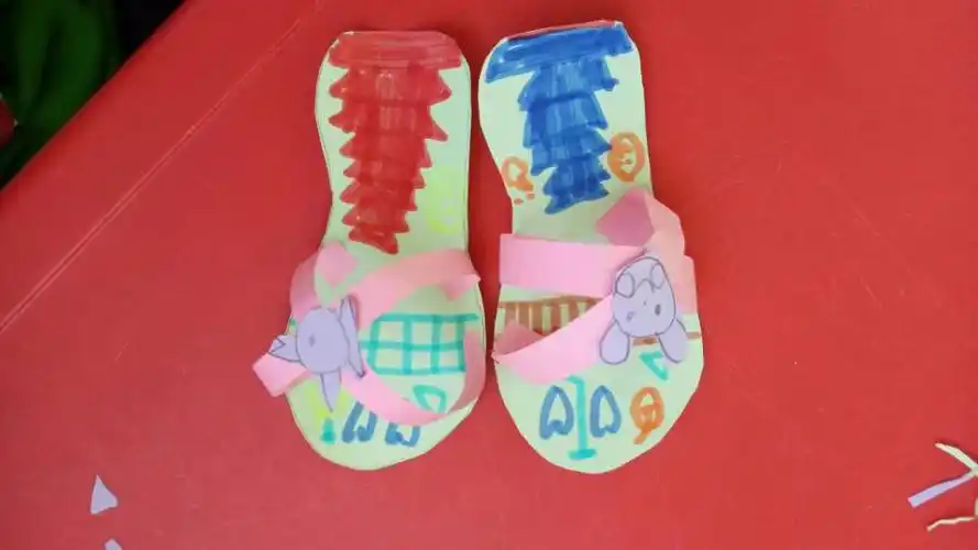 银子旺大班幼儿手工纸拖鞋作品