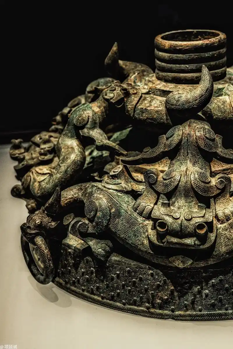 上海博物馆 东馆.中国古代青铜器馆 这个展厅里最为重量级的除 - 抖音