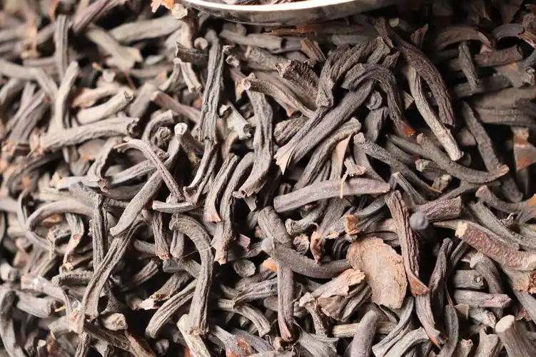 本店香料齐全:草果,香果,白扣,八角,三奈,红扣,丁香,香叶,桂皮,油桂