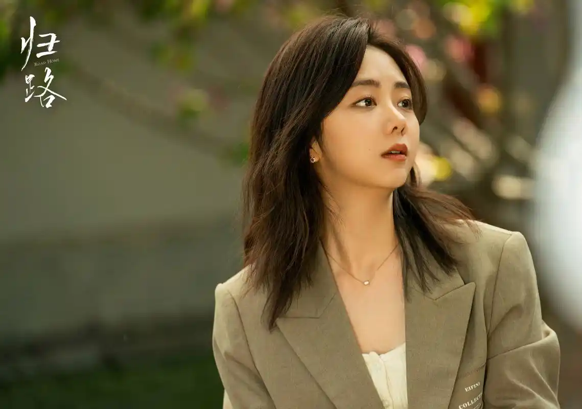 谭松韵 ,电视剧《归路》美丽的剧照 #谭松韵# #电视剧归路