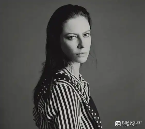 cocochanel逝世50周年回顾竞争关系下的同题材传记影片