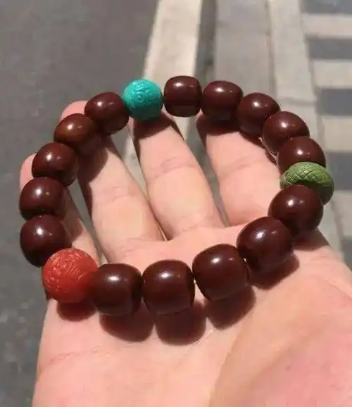 盘串的最高境界不是包浆他直接盘到手指骨折