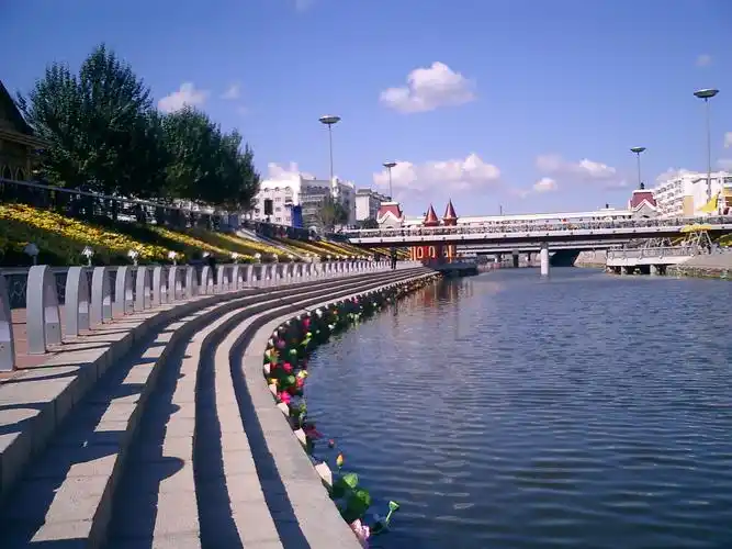 哈尔滨有一个叫做太平桥的地方,那里真的有座桥叫太平桥.