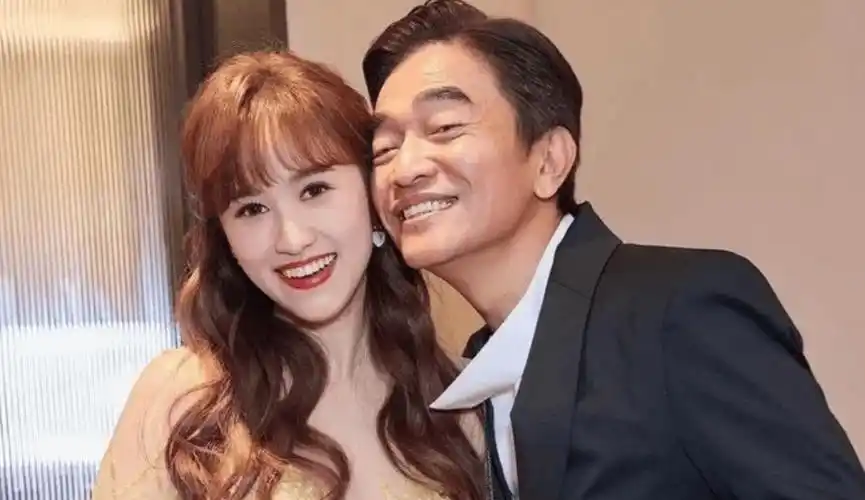 原创吴宗宪女儿吴姗儒咖啡店遭砸疑似老爸主持风格惹的祸