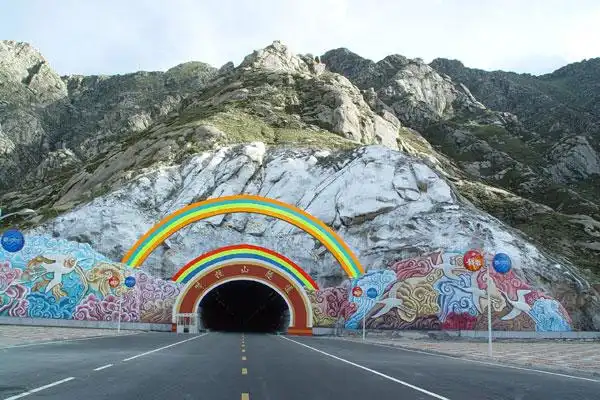 嘎啦山隧道和大桥正式通车