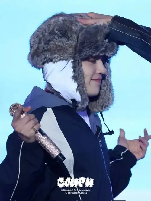 coups崔胜澈超话[发射爱心]#崔胜澈红发#    【hd】240331 follow