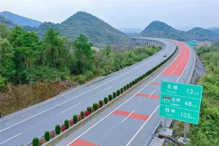 桂林至柳州,途经g76厦蓉高速灌凤段—桂林绕城高速—g72泉南高速桂柳