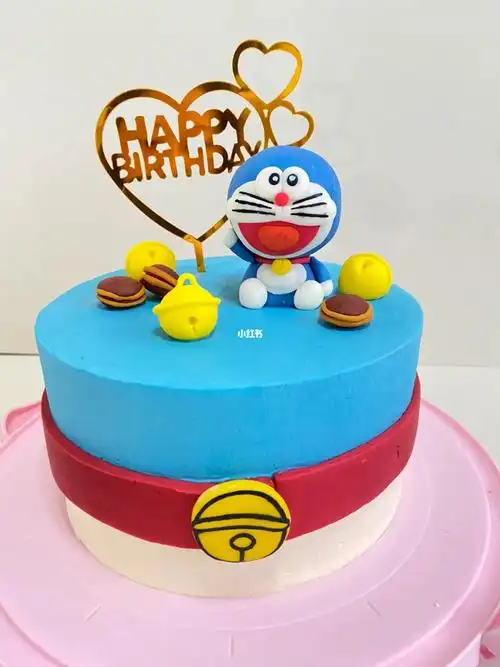 给自己的哆啦a梦生日蛋糕