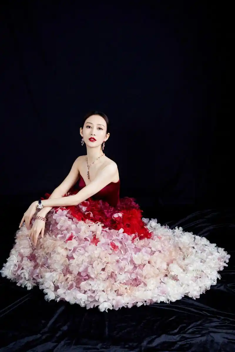 王鸥性感妩媚写真!#性感美女# #明星# #秋日生活创作季