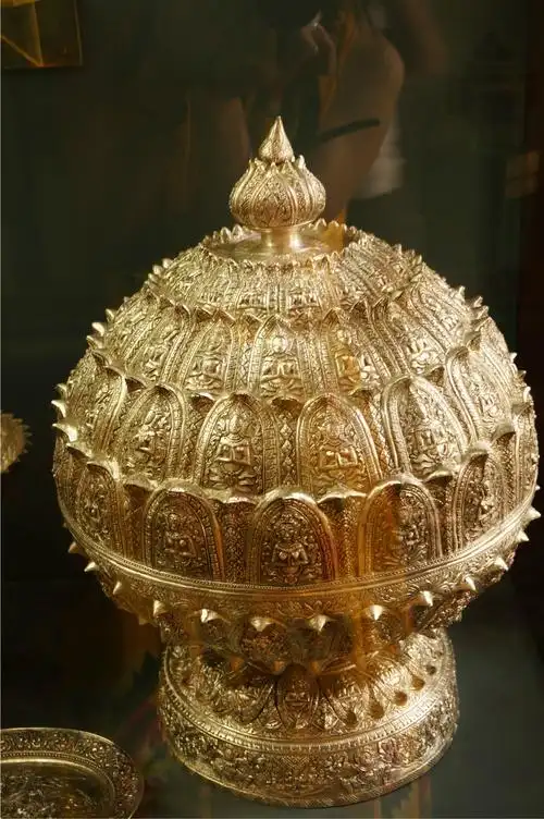 这算是泰国文物里比较精细的东西了,不过年代也比较近.