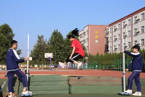 鲜衣怒马正青春!青岛长江学校高中部2020年秋季田径运动会