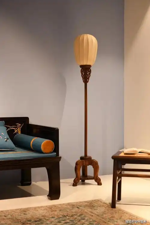 【越黄中式落地灯】 规格:187*38cm 我国宫灯的使用,始于皇家建筑