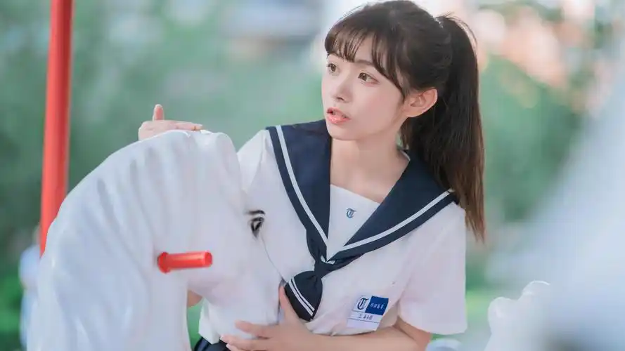 jk少女旋转木马甜美粉嫩写真