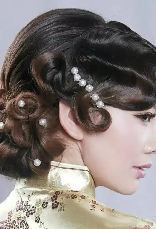 打理出最为撩人的上海女人的盘发,可以给你打满分的发型设计