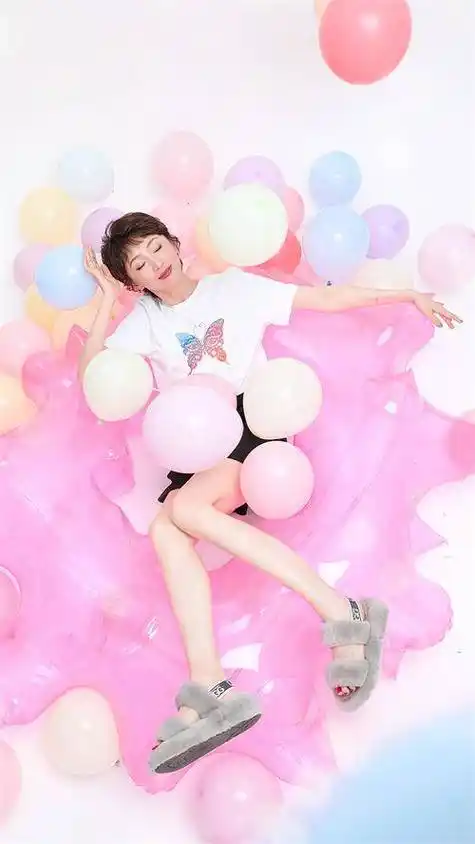张澍生日写真大片释出,气球海洋中尽享美好时刻_角色_女性_职场