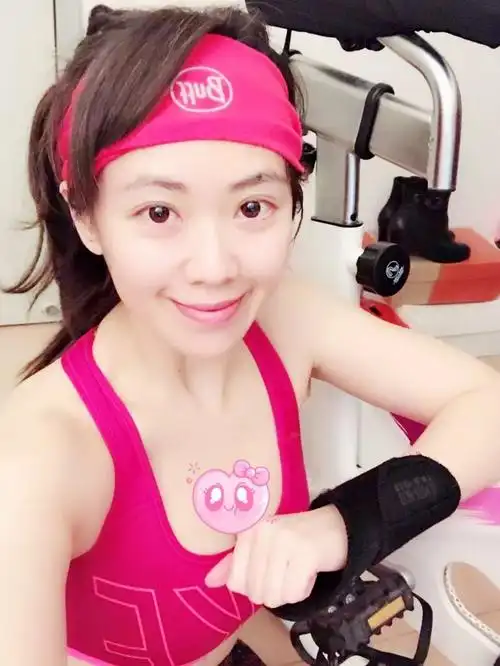 猫儿主播李亚蒨用双脚丈量世界打卡舌尖上的美食