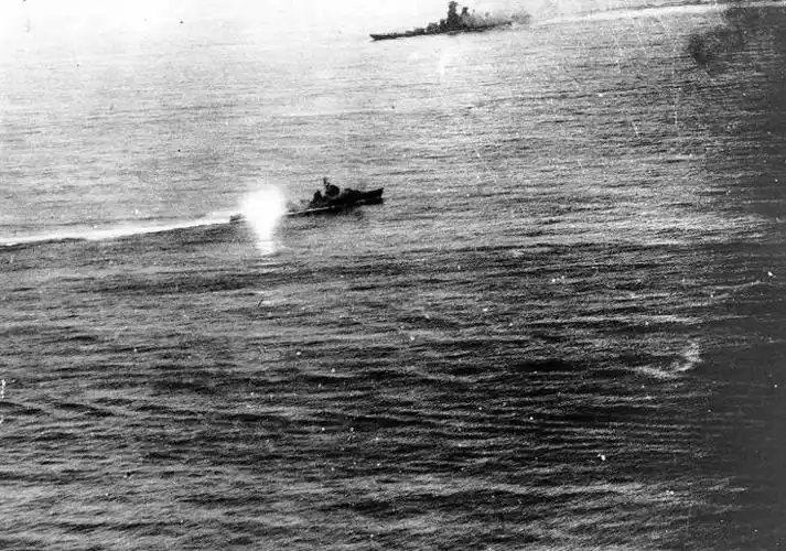 原创海战史上最大战列舰大和号沉没全过程影像