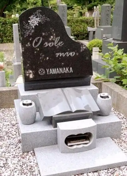 日本墓碑寄哀思形态各异显墓主人生前个性组图