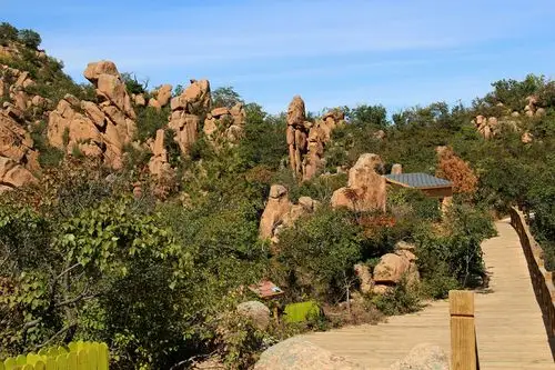 我们跟随"v五八七户外休闲"群主绿竹游览了美丽,壮观的大黑山风景区