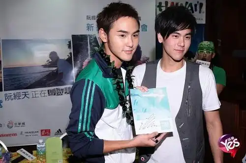 粗眉毛的两个男人--阮经天&彭于晏, 你们更萌哪个啊啊啊!