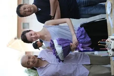 车晓《大男当婚》剧组庆生 和徐峥喝"交杯酒"