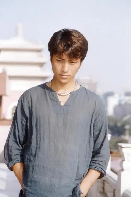 老照片:陈坤20年前照片,戴耳环项链帅气十足__财经头条