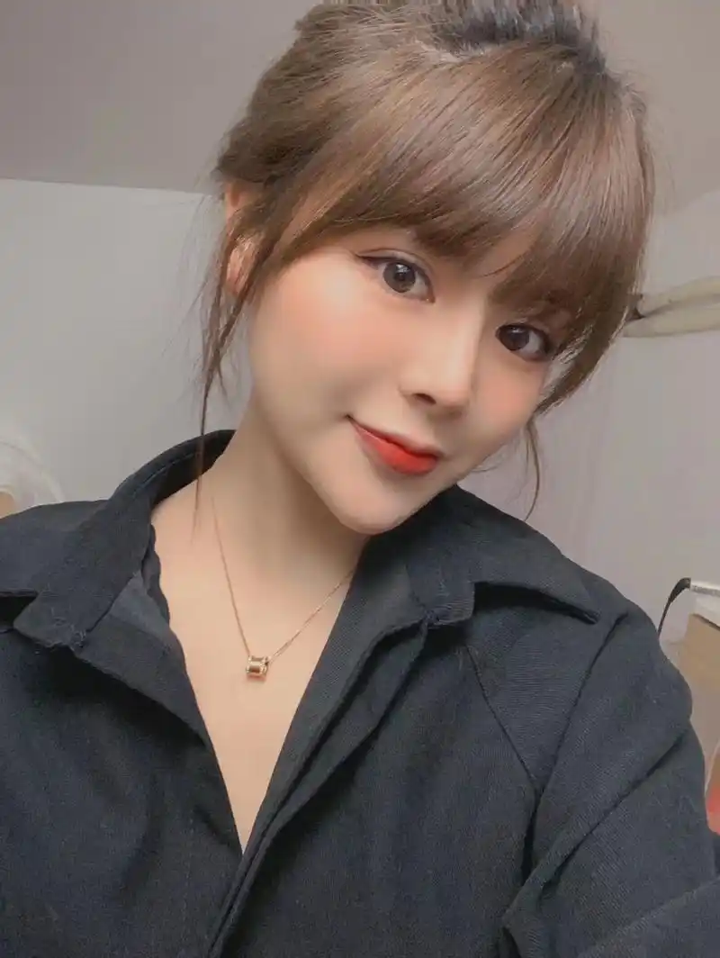 齐刘海适合什么脸型?齐刘海搭配初恋头 1.圆脸形:圆圆的脸给人以温柔