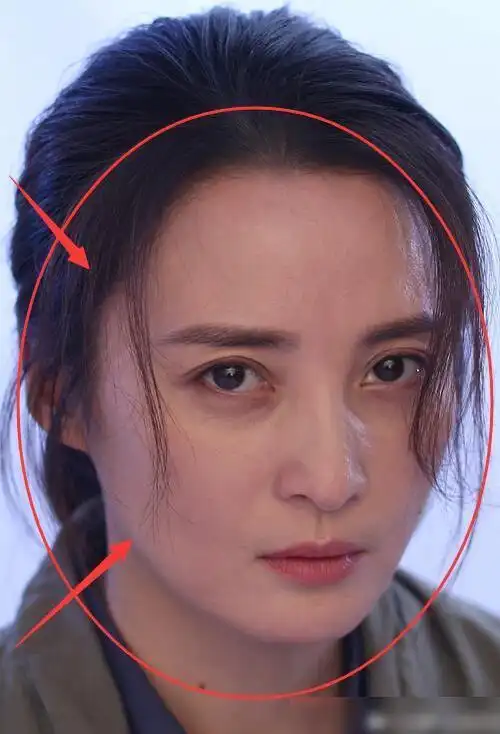 蒋勤勤生图号称"无美颜无滤镜",将眼睛放大十倍,暴露真相了