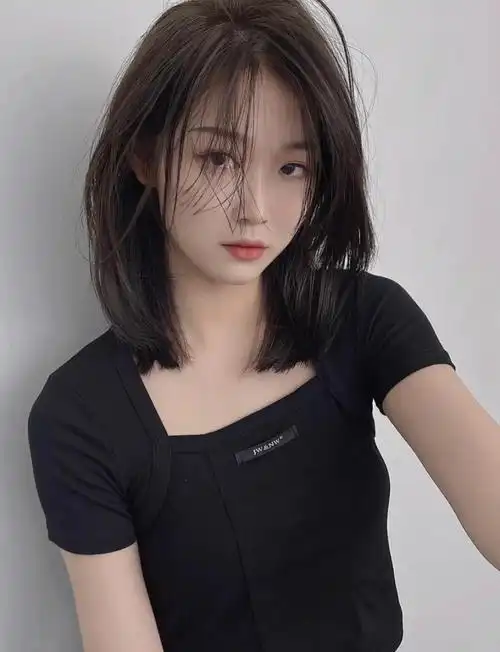 2022夏季流行锁骨发