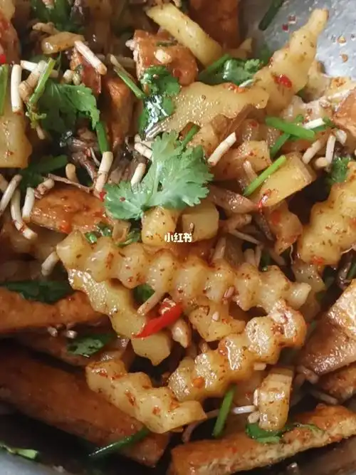 折耳根香菜凉拌狼牙土豆绝绝子