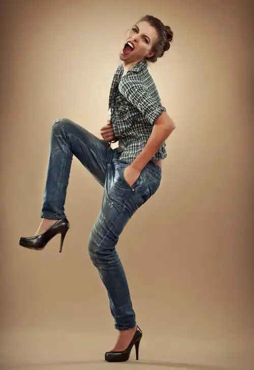 西方人,一个人,站,竖图,室内,白天,侧面,鞋,鞋子,欧洲,欧洲人,仅一个