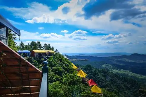 这个地方就是非常出名的梦幻奥陶纪主题公园,听到这个名字大家应该