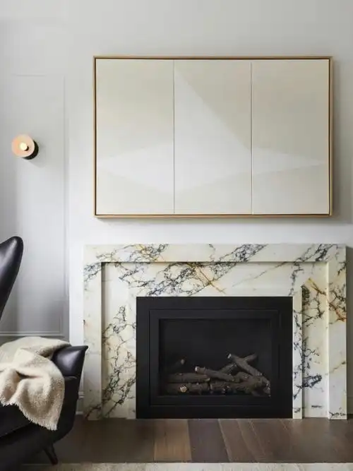 卡拉卡塔紫  #宝格丽大理石  #客厅装修灵感库  #大理石壁炉  #壁炉