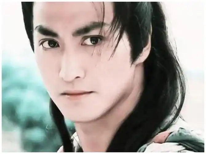 60岁展昭何家劲初代古装男神因包青天一生未婚