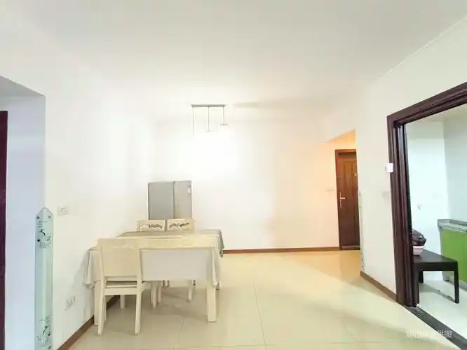 石桥铺华宇名都后网红小区楼下永辉超市对面广场急售