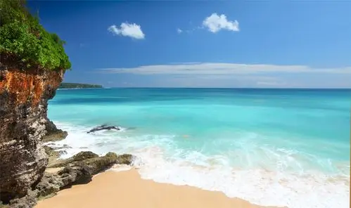 今天带你们欣赏六张美图:蓝天,海水,融为一体,激起千层浪花