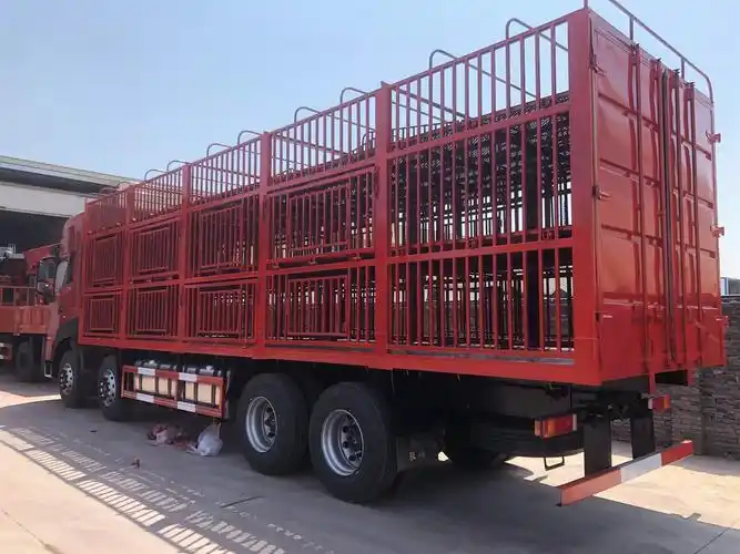 目前备案营运的拉猪车供不应求东风天龙前四后八全铝合金运输车,又称