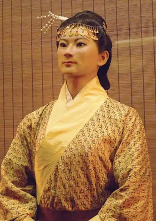 辛追夫人古尸出土照片很恐怖为啥报道却说栩栩如生